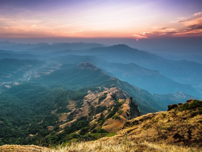 Sunset Point: Nature's Daily Masterpiece